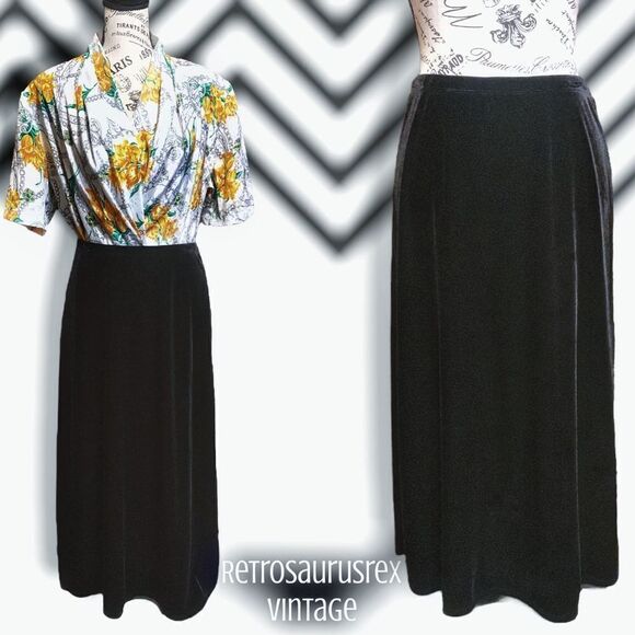 VINTAGE 1990’s Black Velvet Goth Style Elastic Waist Peasant Skirt, Medium - Picture 1 of 5